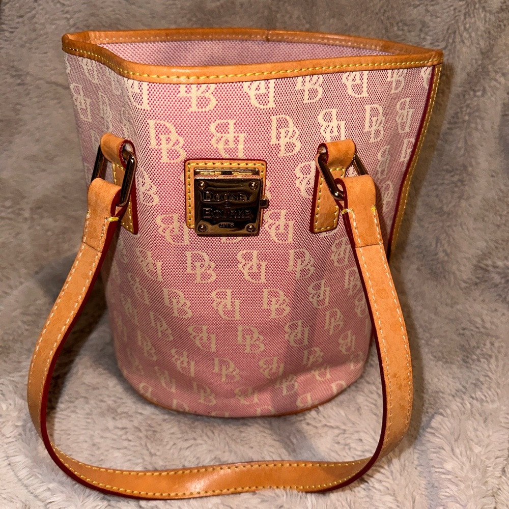 Dooney & bourke pink bucket bag - Picture 1 of 11